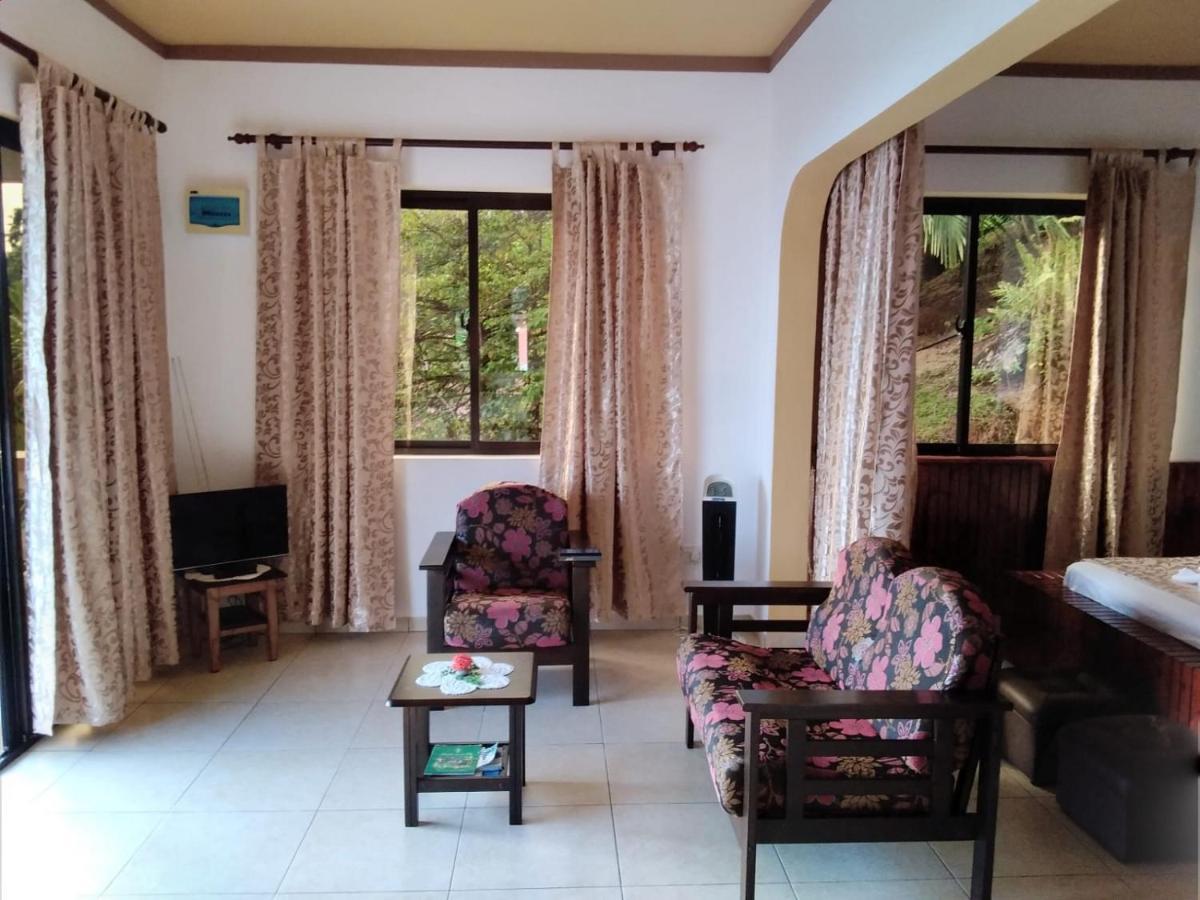 Baie Lazare  Les Elles Guesthouse Self Catering מראה חיצוני תמונה