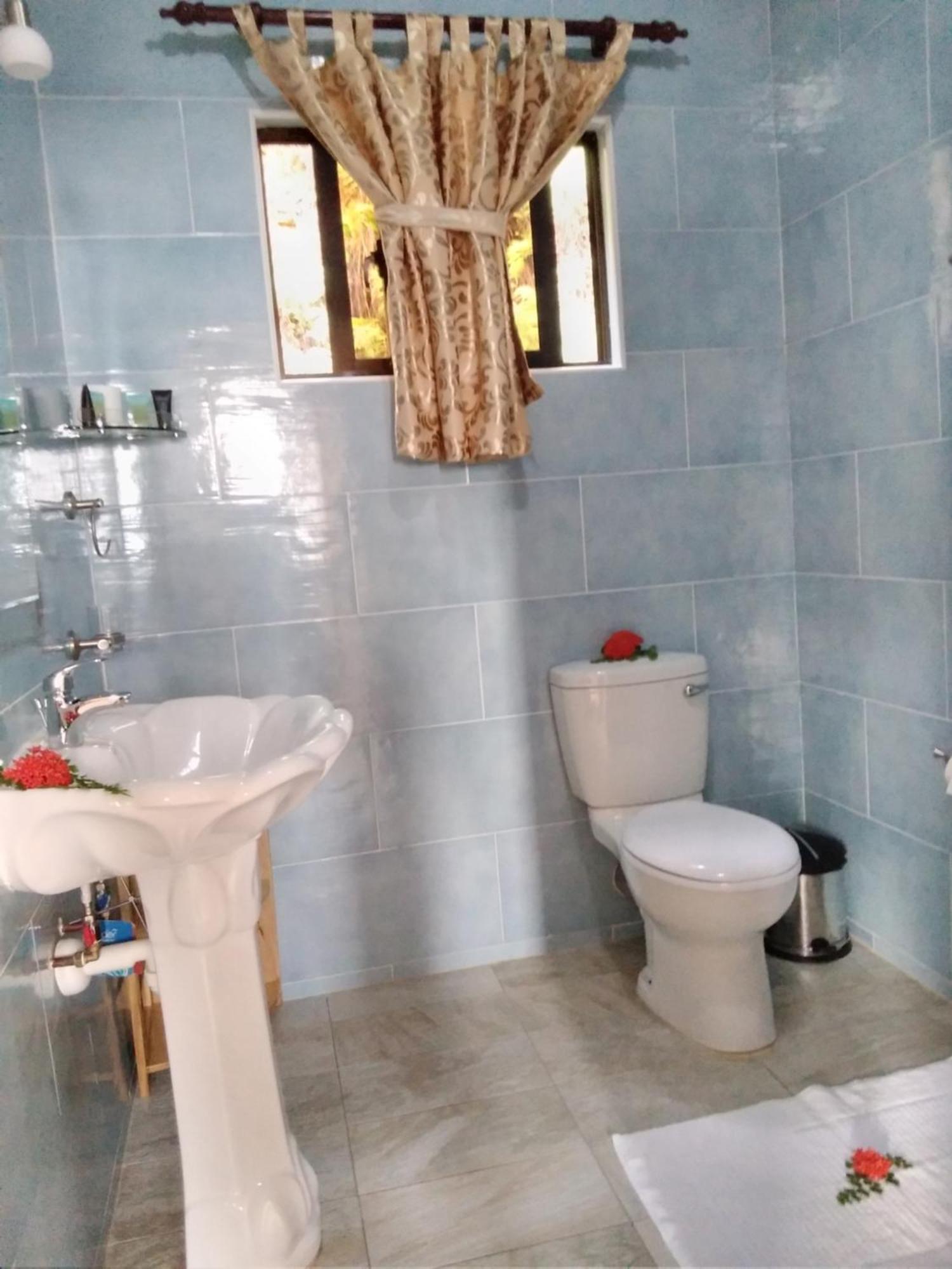 Baie Lazare  Les Elles Guesthouse Self Catering חדר תמונה